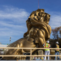 Pares famosos mgm estátua do leão de bronze